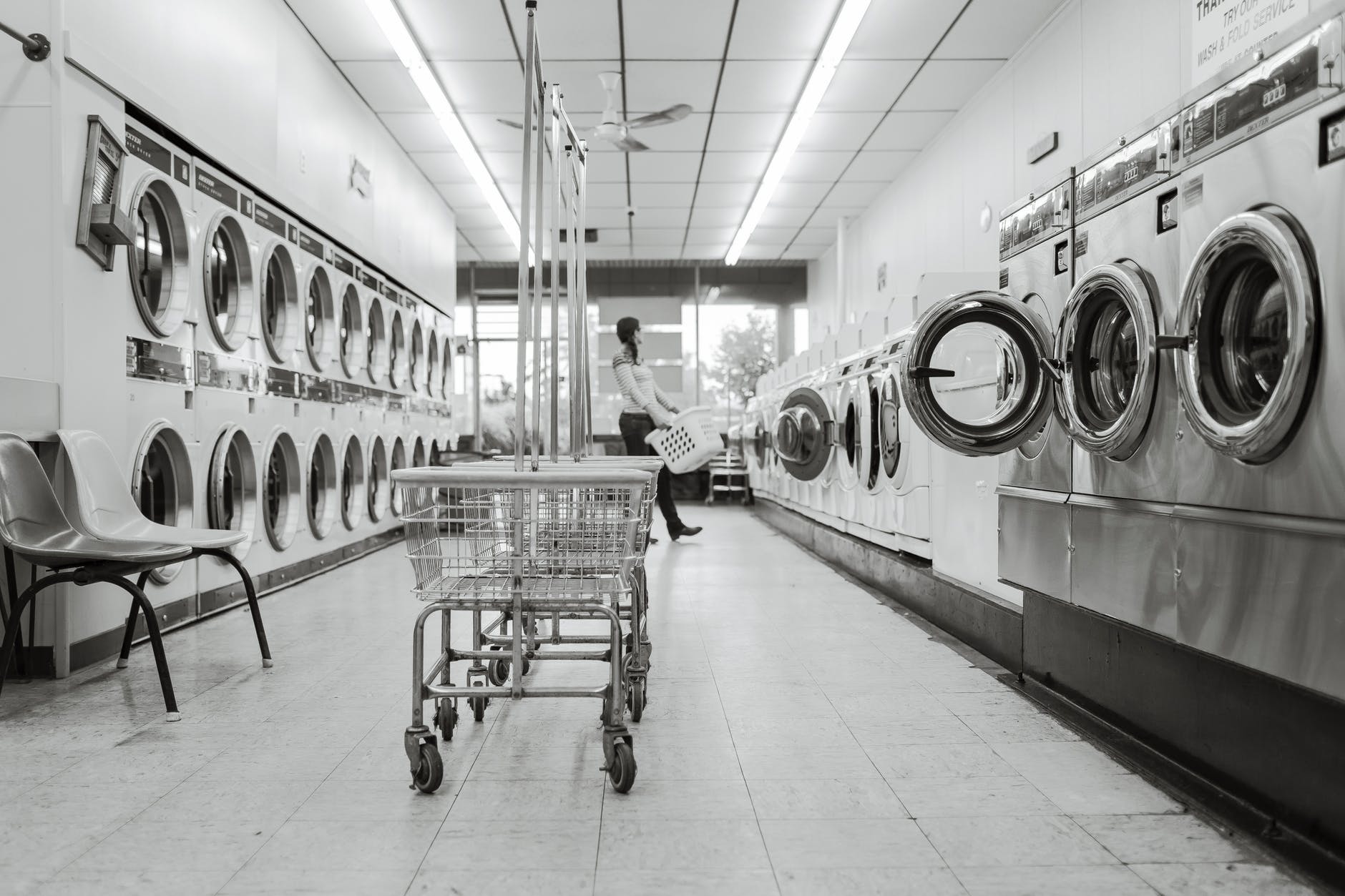 Como economizar em condomínios com lavanderias coletivas